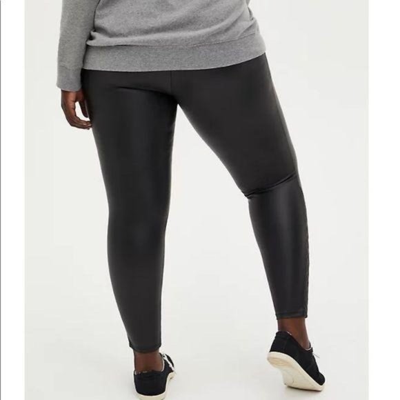 PLATINUM LEGGING - FAUX LEATHER QUILTED HEM - Picture 3 of 5